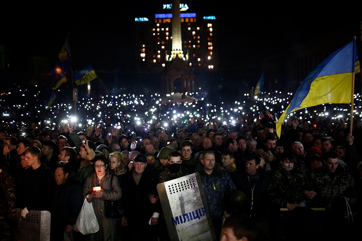 Демонстранты на Майдане Незалежности, площади Независимости, не покидают площадь, несмотря на соглашение, заключенное между правительством и оппозицией в Киеве, Украина, 21 февраля 2014. Фото: Bulent Doruk / Anadolu Agency / Getty Images