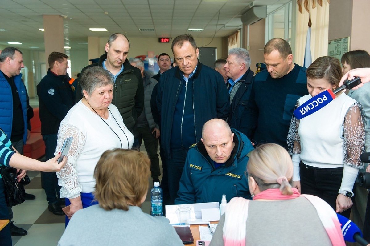 Генерал-лейтенант Александр Куренков и Денис Паслер на официальной встрече. Фото: официальный аккаунт Вконтакте