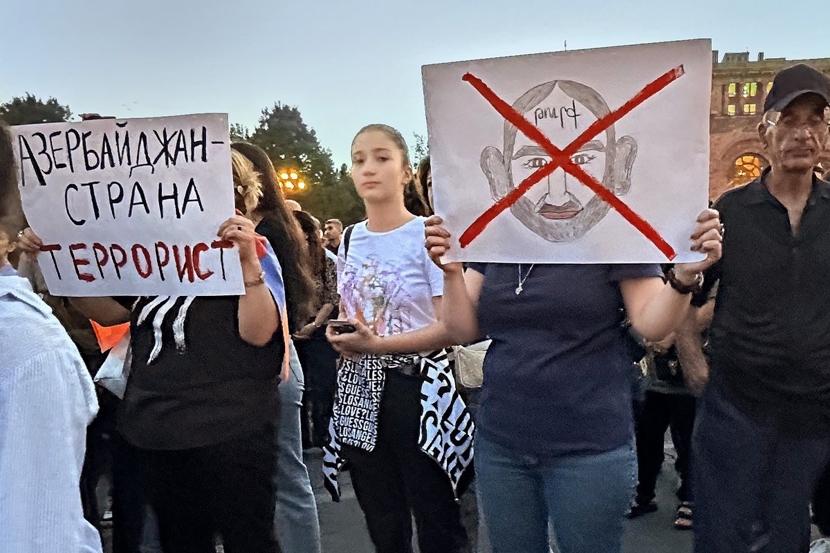 Акция протеста с требованием к правительству Армении признать независимость Карабаха и отставкой премьер-министра Никола Пашиняна, Ереван, Армения, 22 сентября 2023 года. Фото: Владимир Соловьев / Коммерсантъ / Sipa USA / Vida Press