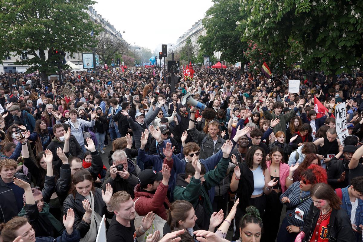 Протестующие на первомайском марше. Париж, Франция, 1 мая 2023 года. Фото: REUTERS/Benoit Tessier