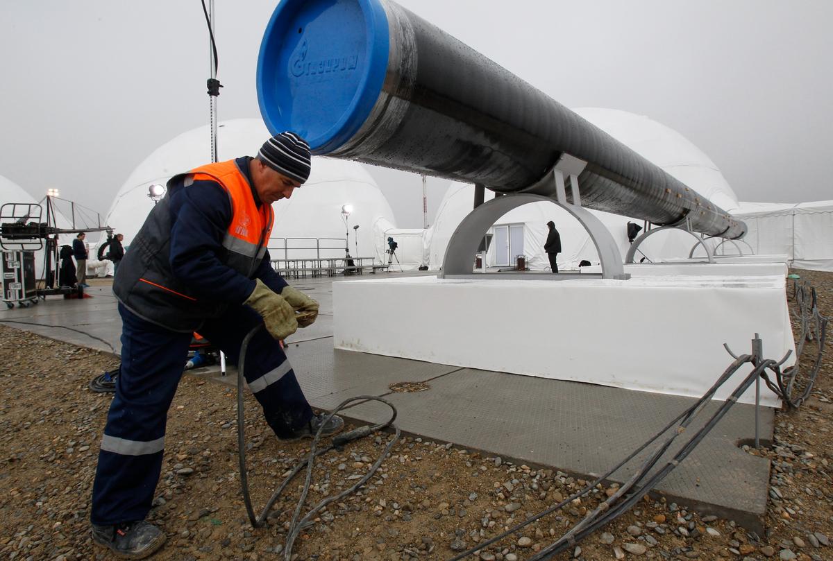 Церемония запуска строительства газопровода «Южный поток», Россия, 7 декабря 2012 года. Газопровод протяженностью 2380 километров транспортирует газ в Грецию, Италию и Австрию с 2015 года. Фото: Сергей Карпухин / EPA