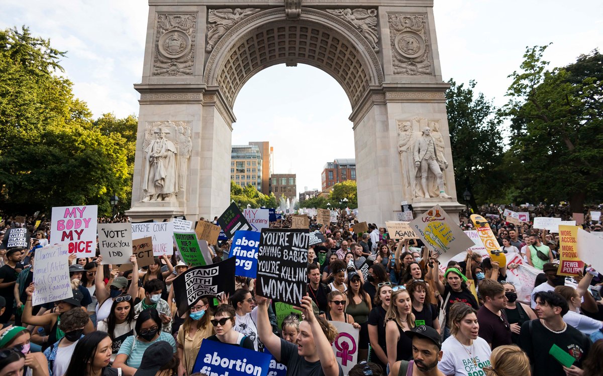 Митинг в защиту права на аборт в Нью-Йорке, 24 июня 2022 года. Фото: Justin Lane / EPA-EFE