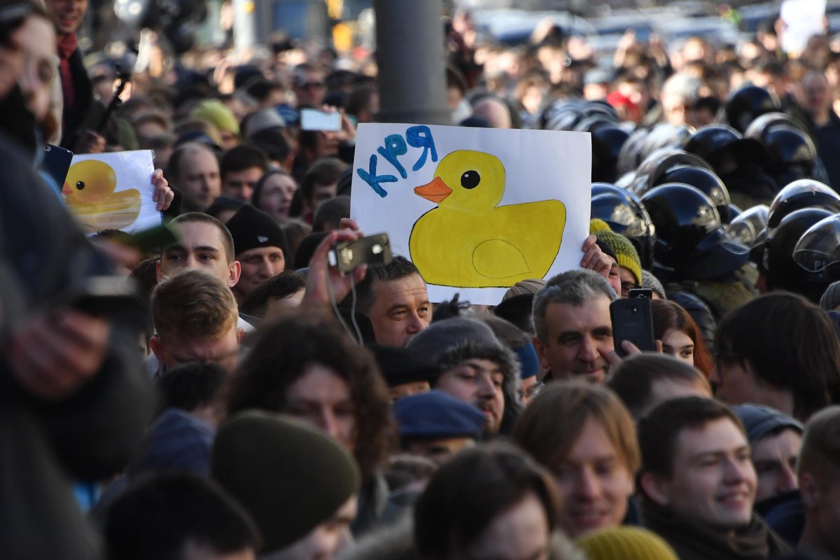 Митинг на Тверской улице в Москве, 26 сентября 2017 года. После выхода расследования «Он вам не Димон» про деньги Медведева по стране прошли организованный Навальным акции протеста против коррупции Фото: Picvario Media, LLC / Alamy / Vida Press