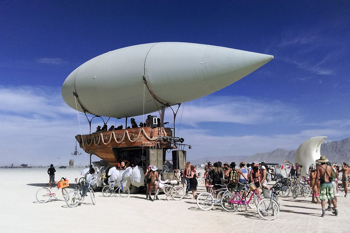 Арт-кар на фестивале Burning Man. 2016 год. Фото: Николай Першин