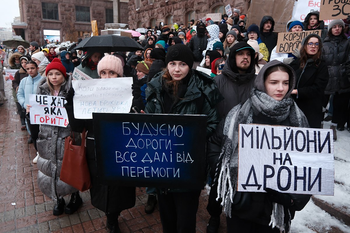 Акция возле Киевского городского совета с требованием выделить больше денег из городского бюджета для Вооруженных сил Украины. Киев, 14 декабря 2023 года. (Фото: Виталий Носач / Global Images Ukraine / Getty Images