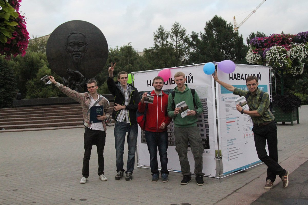 Куб возле станции метро «Академическая». Фото: Василий Петров / Facebook