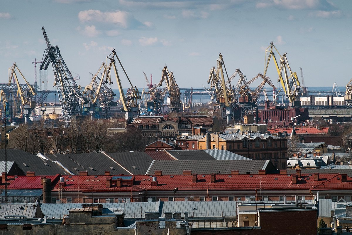 Санкт-Петербург. Городской пейзаж с видом на морской порт. Фото: Alamy / Vida Press