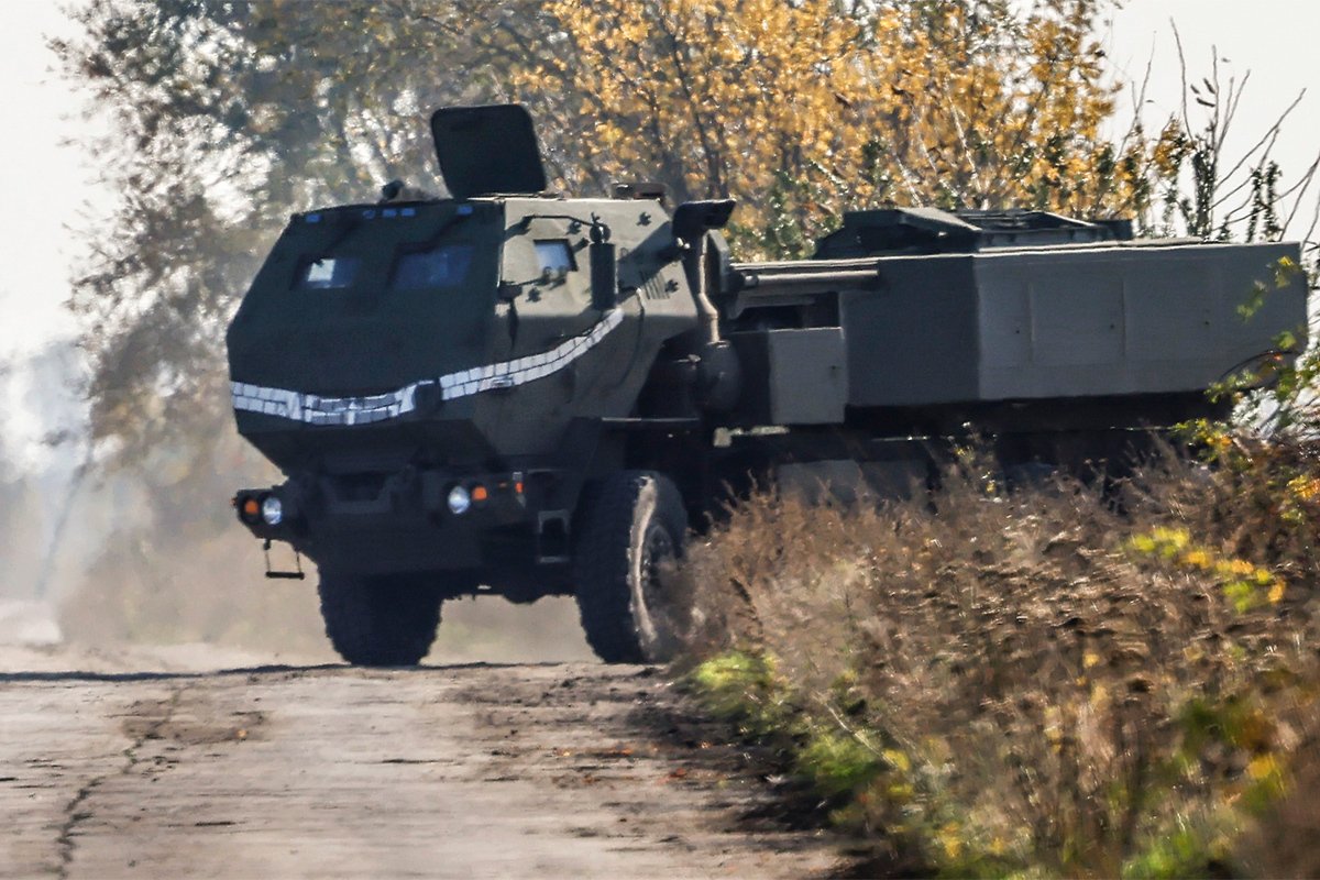 Система HIMARS в Херсонской области, Украина, 29 октября 2022 года. Фото: Hannibal Hanschke / EPA-EFE