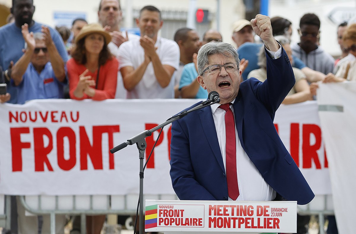 Лидер французской левой партии La France Insoumise (LFI) Жан-Люк Меланшон на предвыборном митинге Нового народного фронта в Монпелье, южная Франция, 23 июня 2024 года. Фото: Guillaume Horcajuelo / EPA-EFE