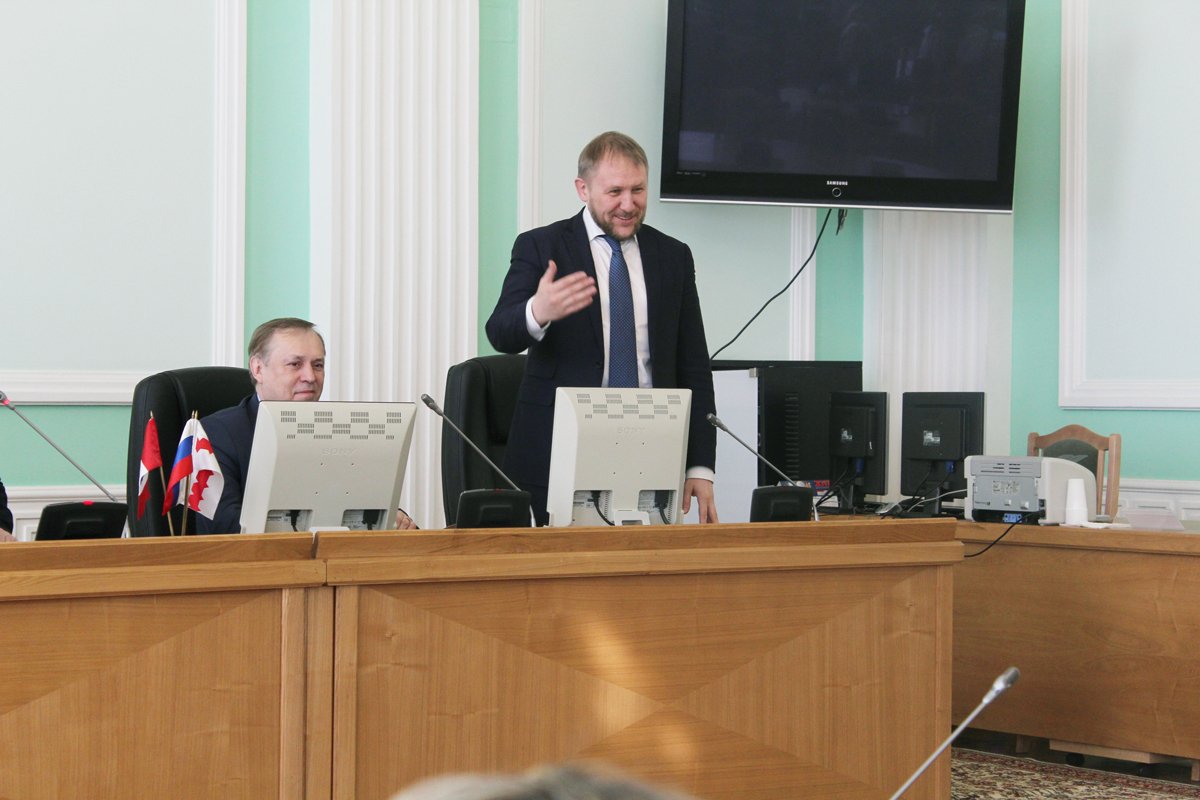 Андрей Ткачук на заседании Омского городского совета, апрель 2018 года. Фото:  Омский городской совет